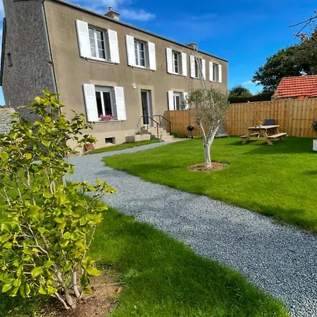 Le Petit De La Ferme Du Raz Blanchard *