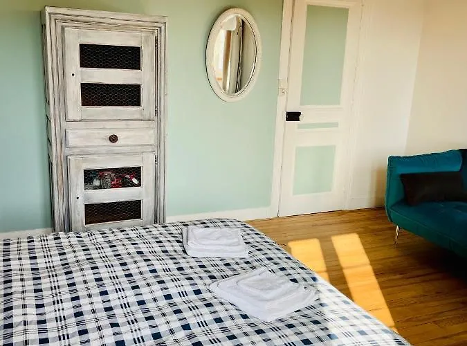 Le Petit De La Ferme Du Raz Blanchard