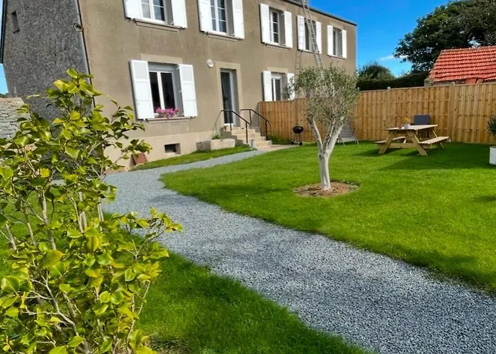 Le Petit De La Ferme Du Raz Blanchard *